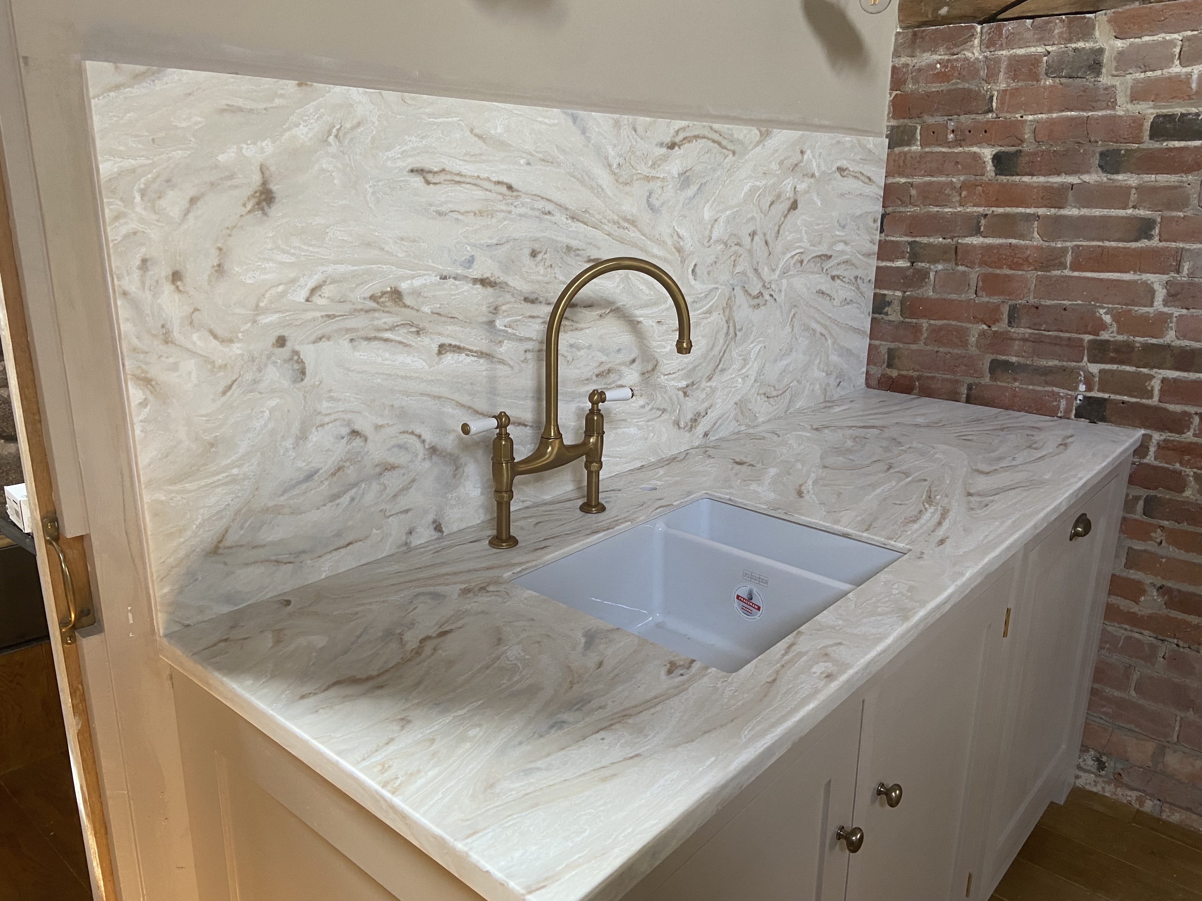 Seamless solid surface worktop installation
