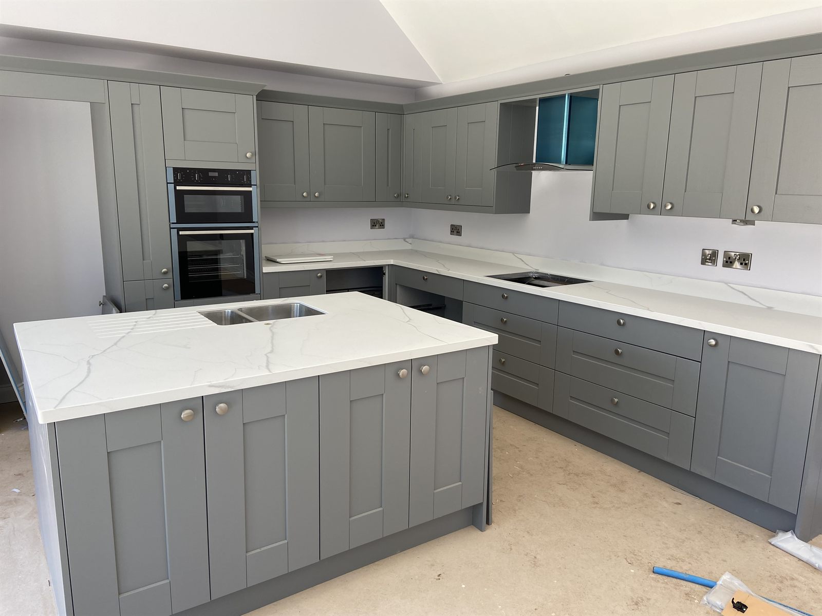 Seamless solid surface bathroom worktop installation in Leicester - project photo 42